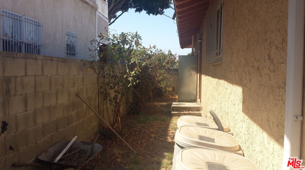 2936 Harvard Blvd, Los Angeles CA  90018-3154 exterior