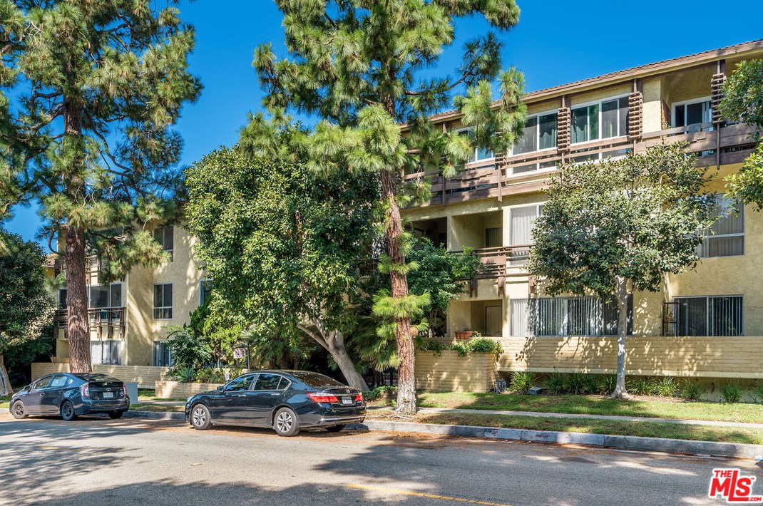 6225 Canterbury Dr, Los Angeles CA  90230-7154 exterior