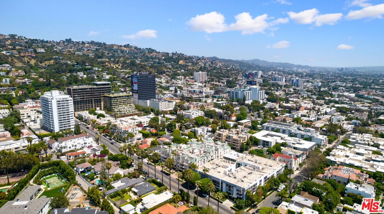 930 Doheny Dr, Los Angeles CA  90069-3172 exterior