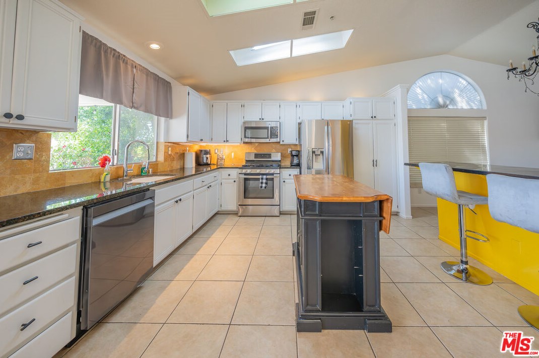 65815 Avenida Pico, Desert Hot Springs CA  92240-1546 exterior