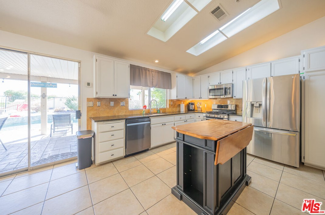 65815 Avenida Pico, Desert Hot Springs CA  92240-1546 exterior