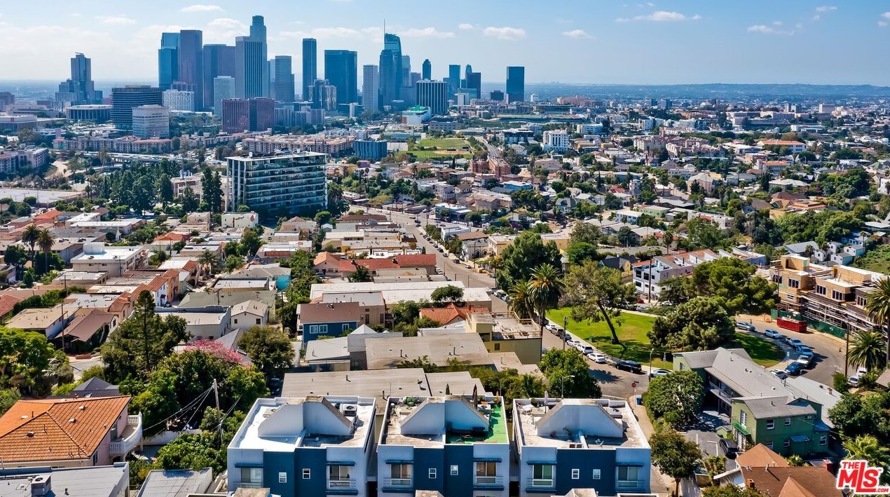 1060 Everett Pl, Los Angeles CA  90026-4413 exterior