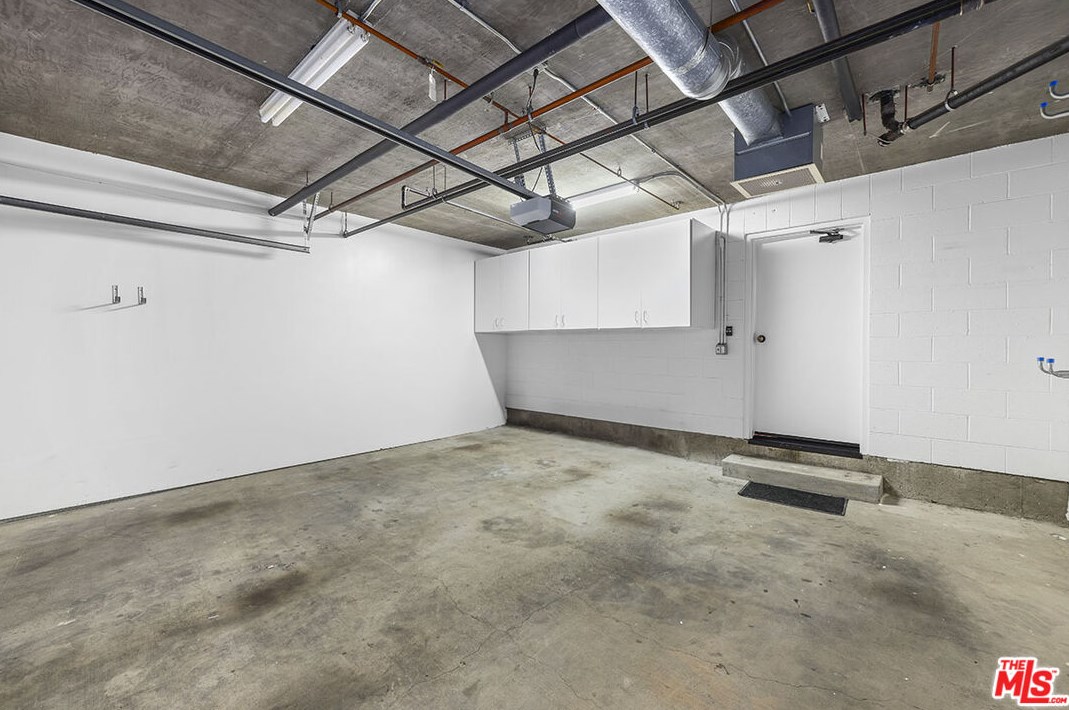 640 Sweetzer Ave, Los Angeles CA  90048-2184 exterior