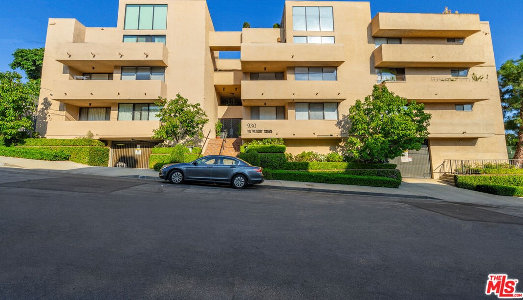 930 Wetherly Dr, Los Angeles CA  90069-4458 exterior