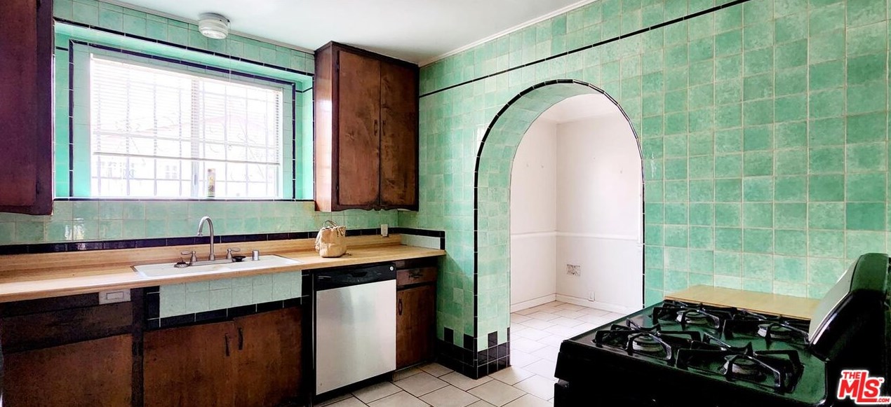 3659 62 St, Los Angeles CA  90043-3748 exterior