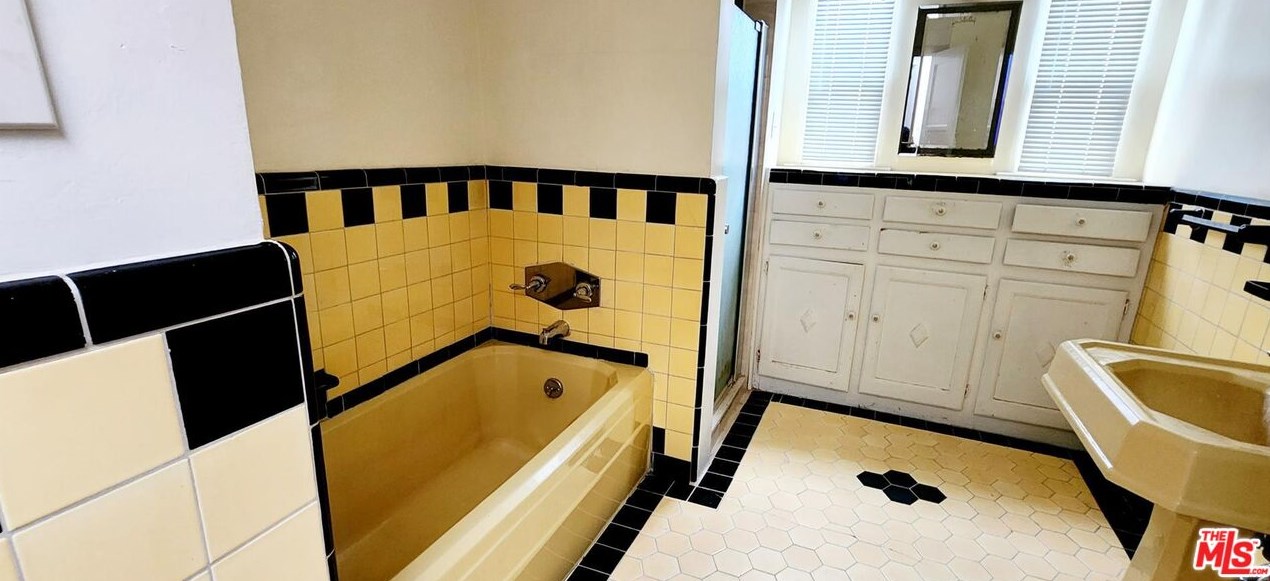 3659 62 St, Los Angeles CA  90043-3748 exterior