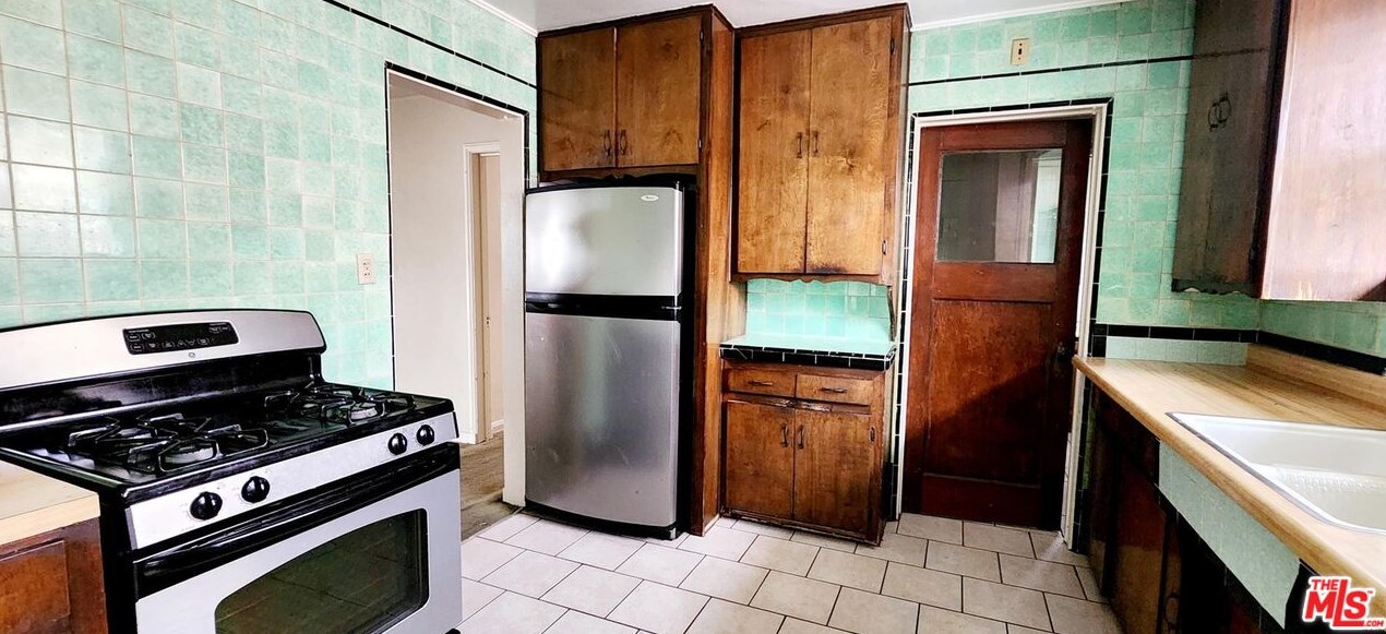 3659 62 St, Los Angeles CA  90043-3748 exterior