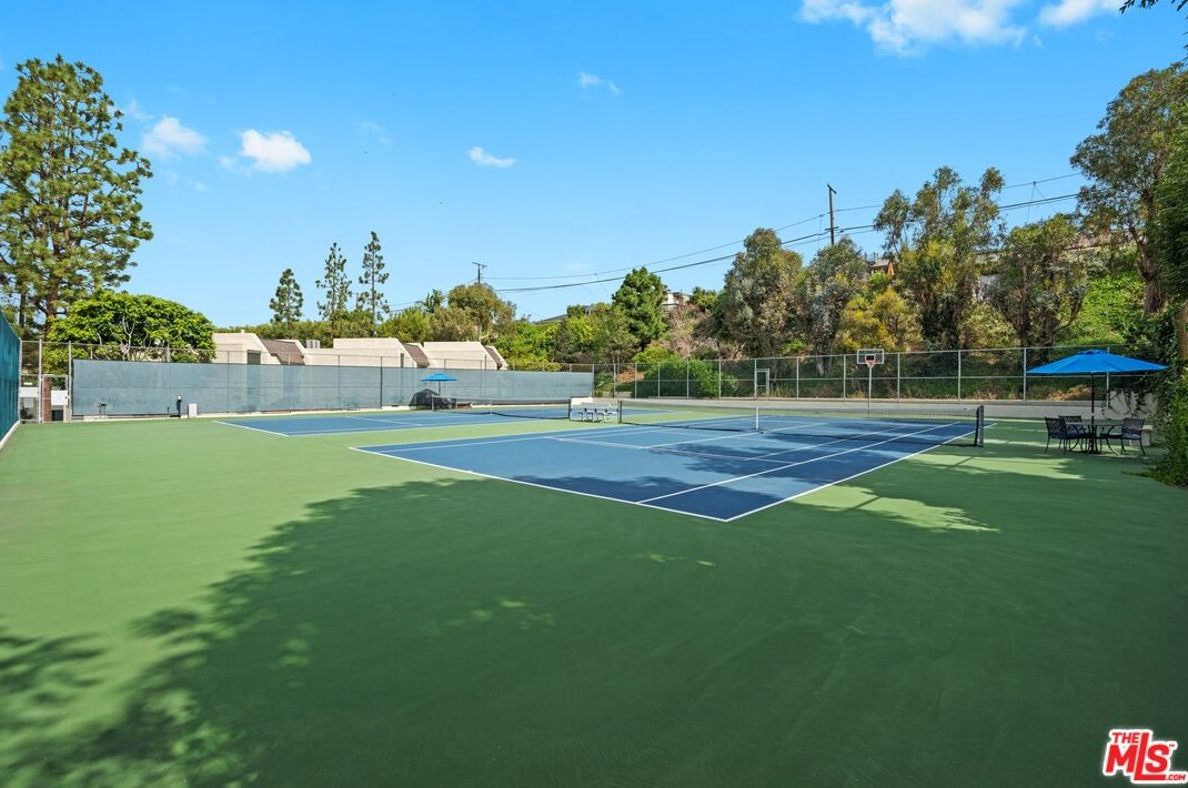 11260 Overland Ave, Los Angeles CA  90230-5559 exterior