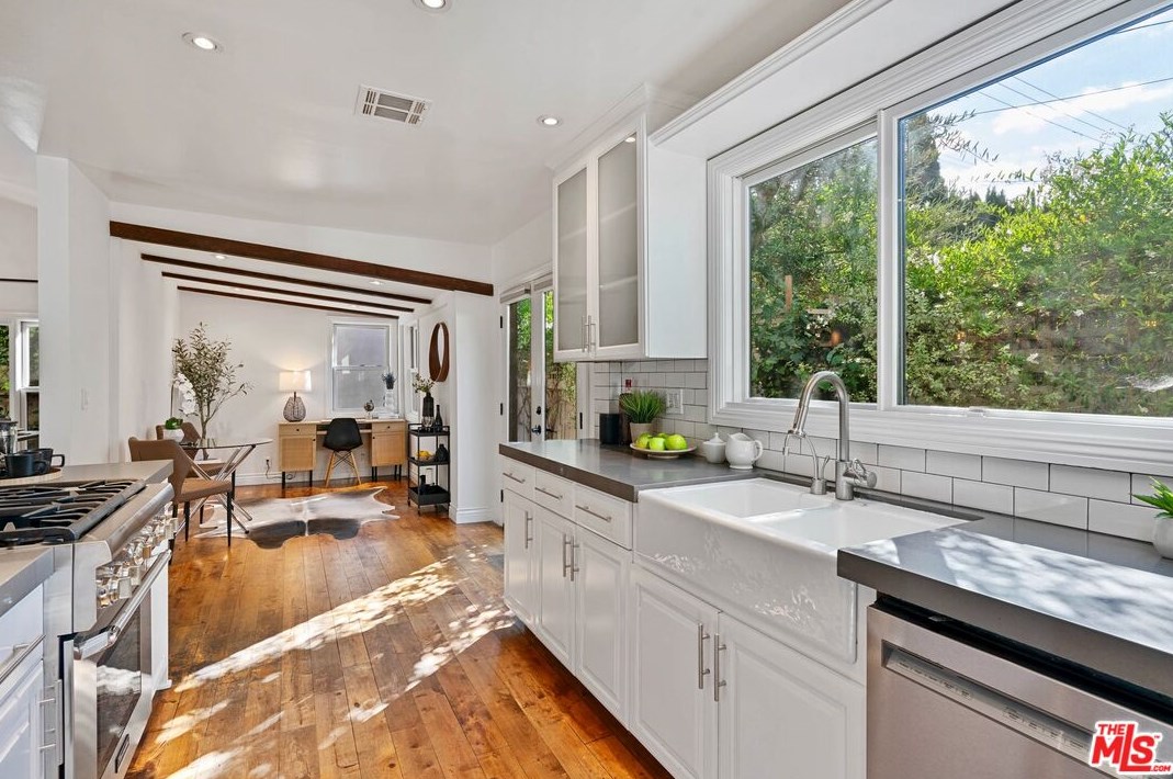 7416 Rosewood Ave, Los Angeles CA  90036-5750 exterior