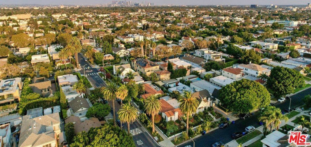 7416 Rosewood Ave, Los Angeles CA  90036-5750 exterior