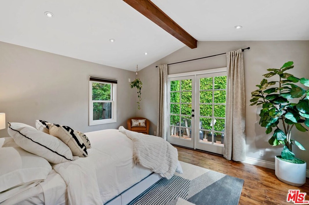 7416 Rosewood Ave, Los Angeles CA  90036-5750 exterior