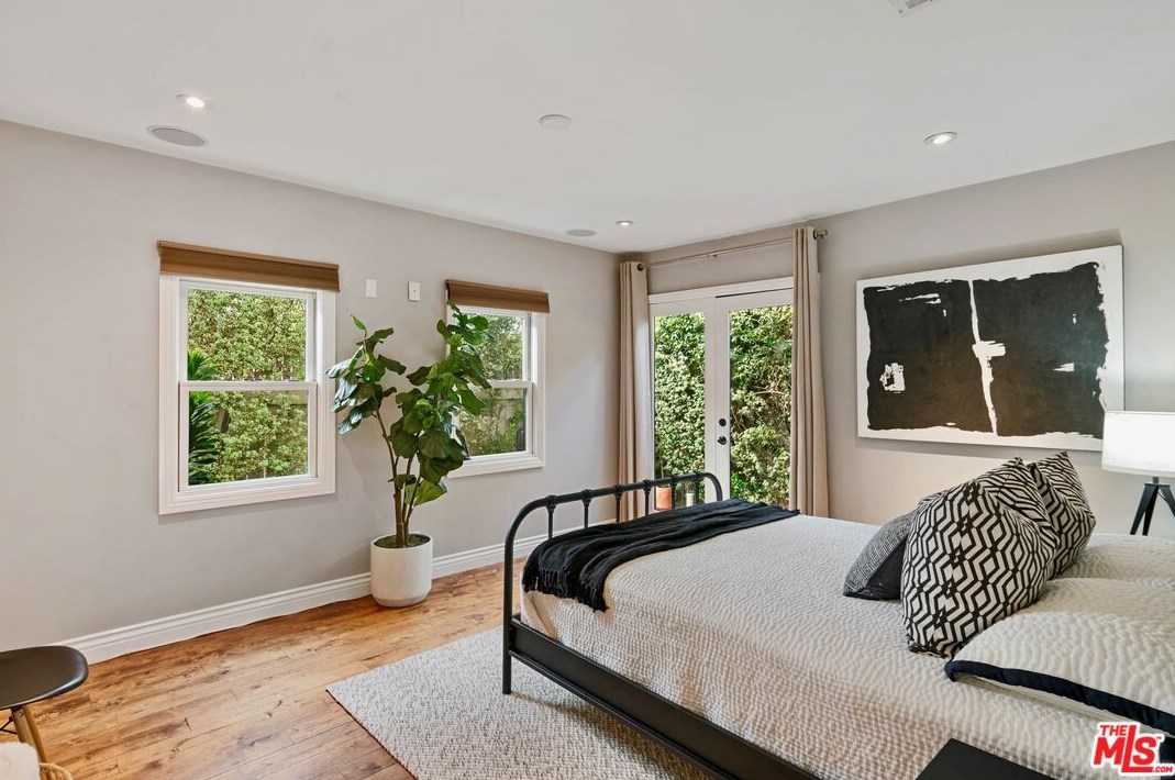7416 Rosewood Ave, Los Angeles CA  90036-5750 exterior