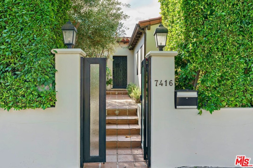 7416 Rosewood Ave, Los Angeles CA  90036-5750 exterior