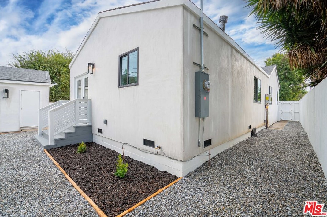 5501 77th St, Los Angeles CA  90045-3213 exterior