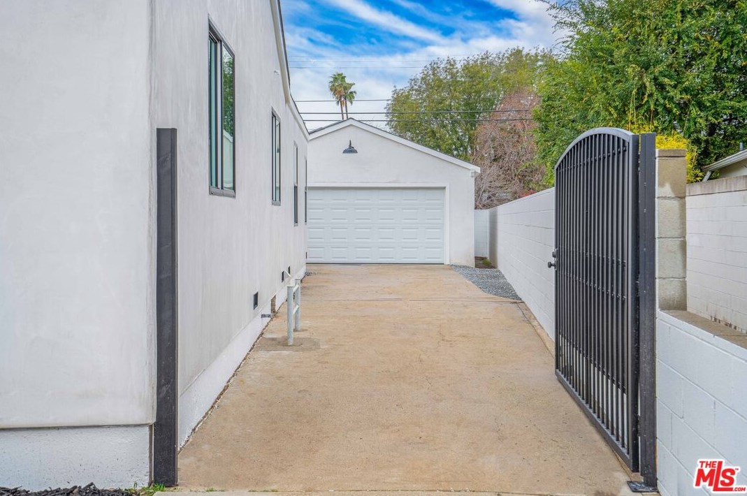 5501 77th St, Los Angeles CA  90045-3213 exterior