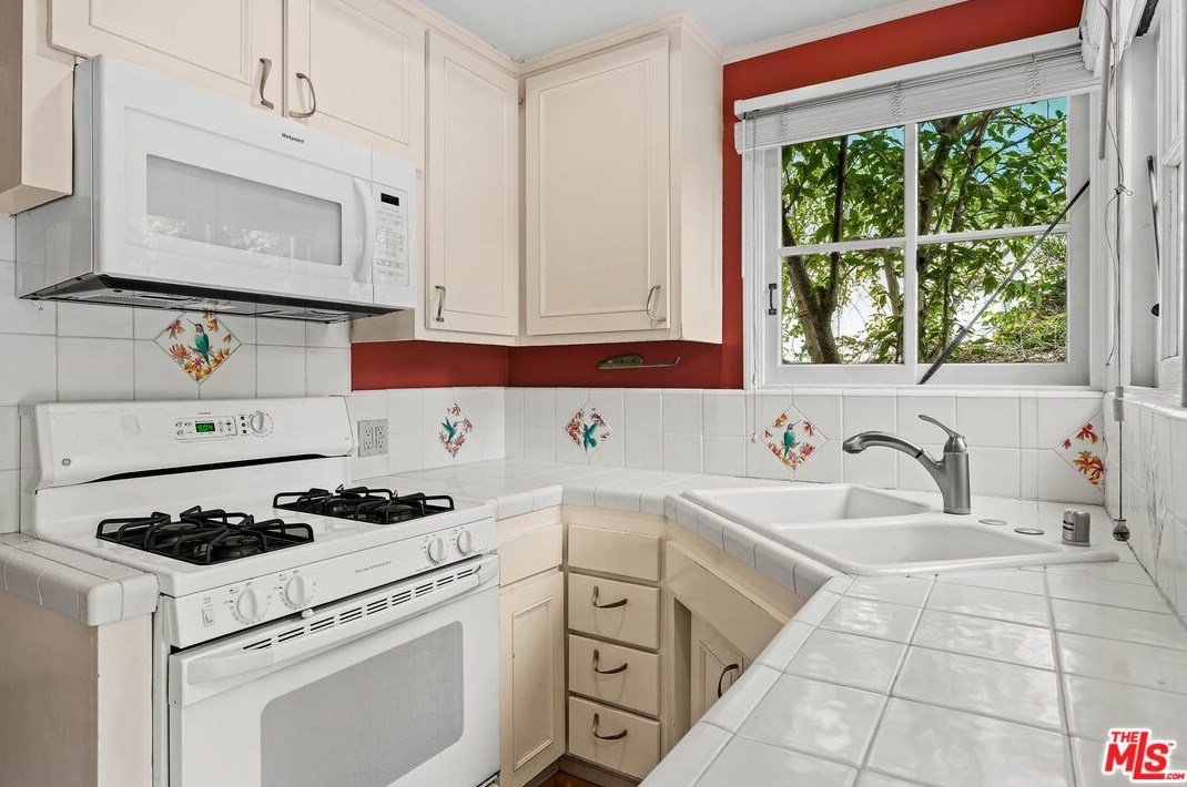 3104 Kelton Ave, Los Angeles CA  90034-3024 exterior