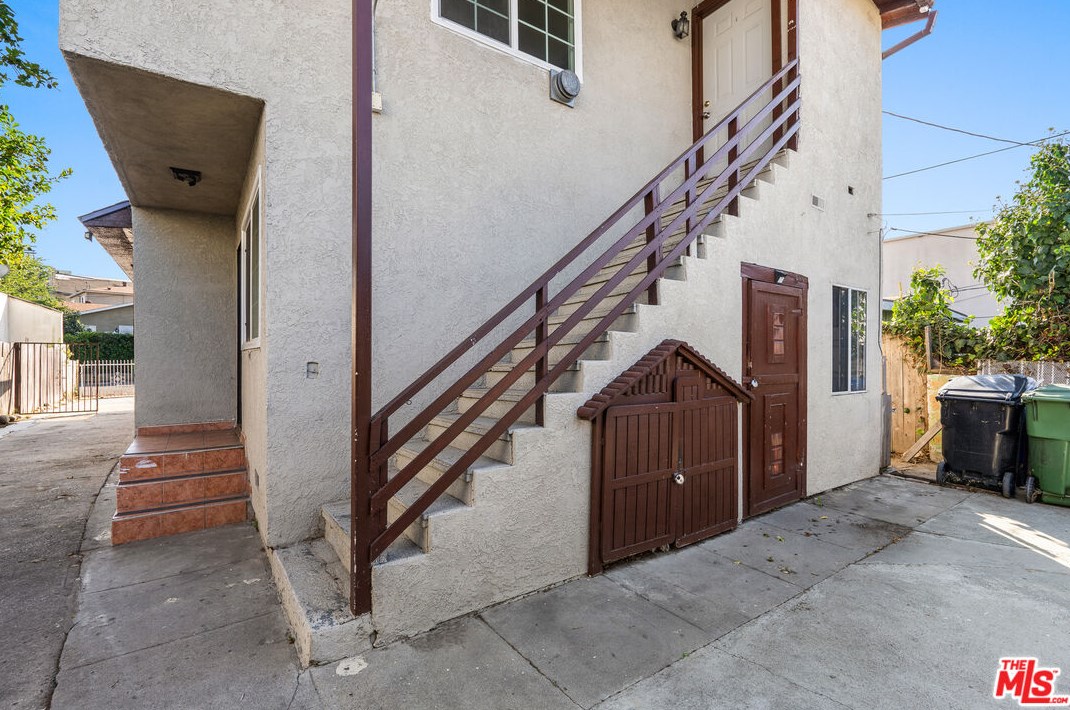 4805 Mascot St, Los Angeles CA  90019-5530 exterior