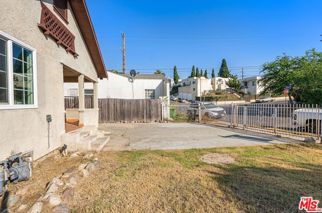 4805 Mascot St, Los Angeles CA  90019-5530 exterior