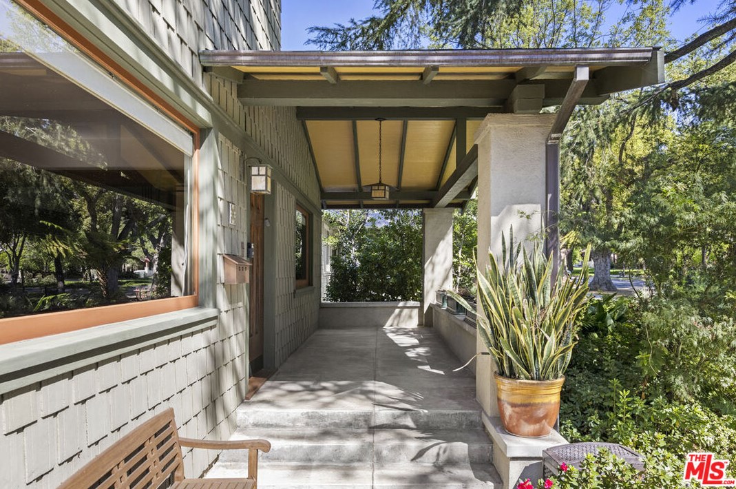 737 Michigan Ave, Pasadena CA  91104-2925 exterior