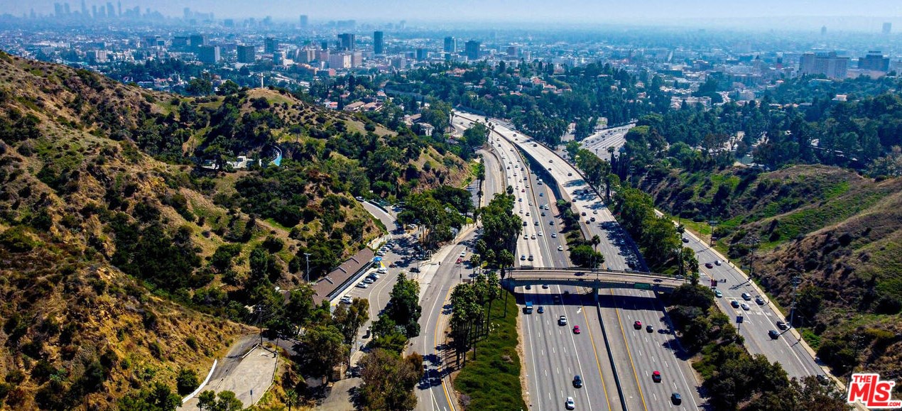 6732 Hillpark Dr, Los Angeles CA  90068-2171 exterior