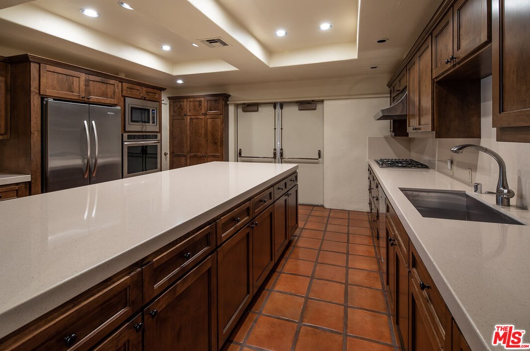 10259 Century Woods Dr, Los Angeles CA  90067-6312 exterior