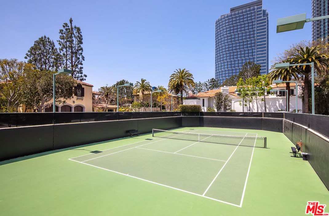 10259 Century Woods Dr, Los Angeles CA  90067-6312 exterior