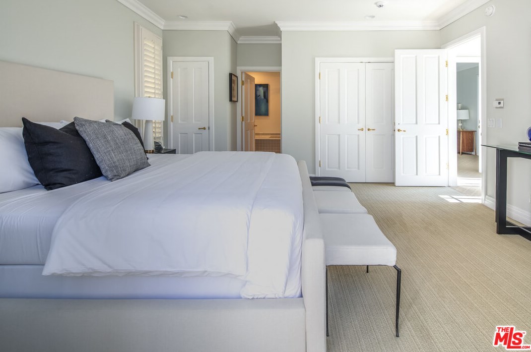 10259 Century Woods Dr, Los Angeles CA  90067-6312 exterior