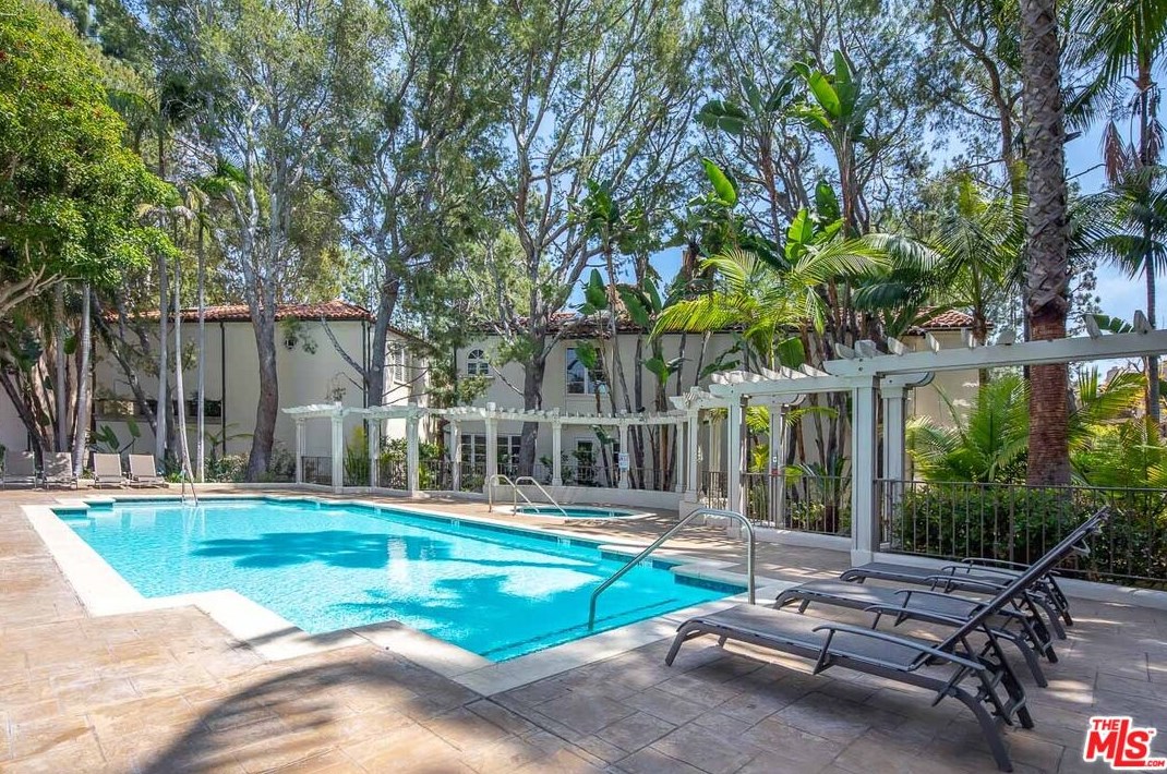 10259 Century Woods Dr, Los Angeles CA  90067-6312 exterior