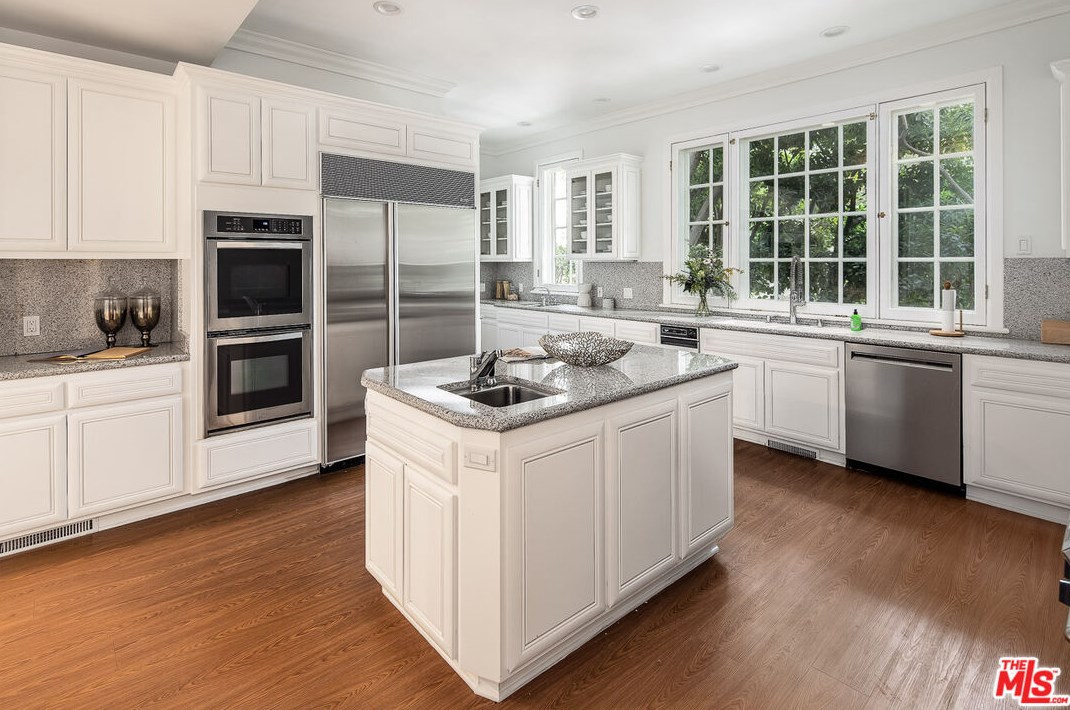 10259 Century Woods Dr, Los Angeles CA  90067-6312 exterior