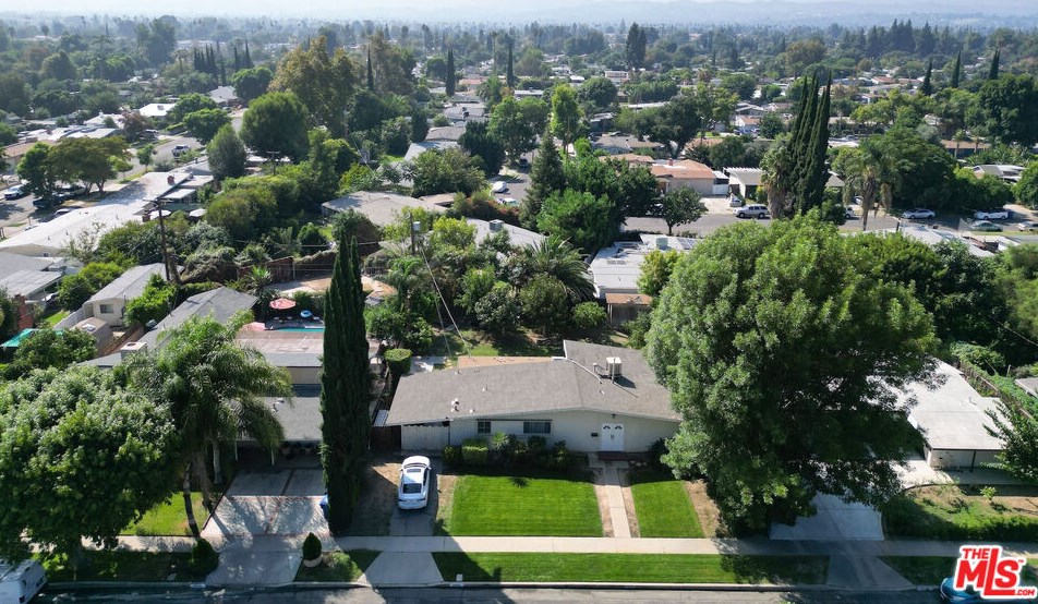 19350 Blythe St, Los Angeles CA  91335-1617 exterior