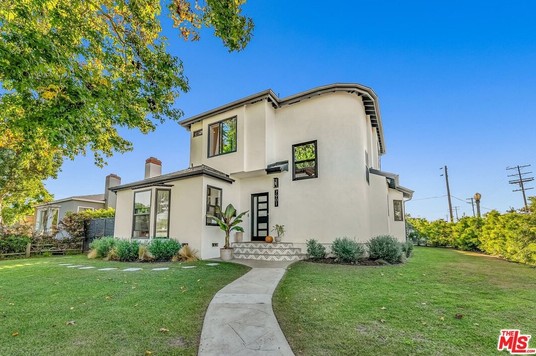 7901 Glider Ave, Los Angeles CA  90045-3049 exterior