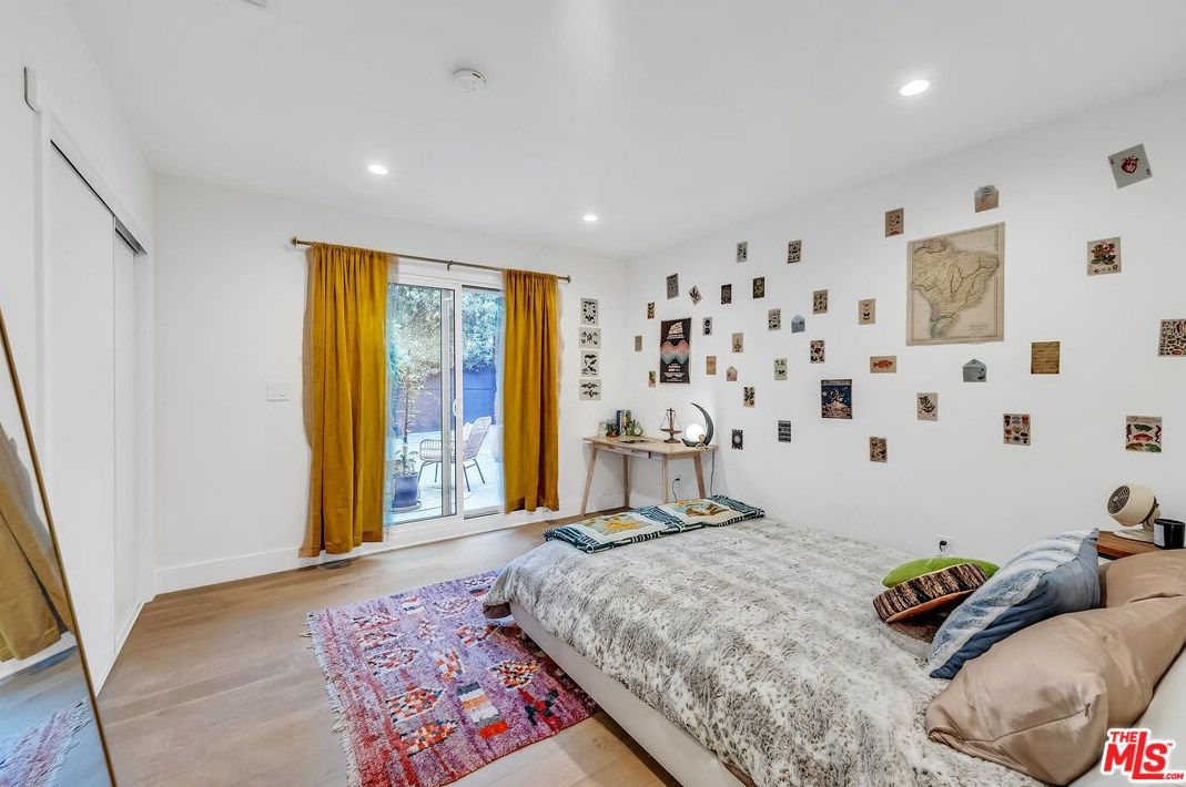 7901 Glider Ave, Los Angeles CA  90045-3049 exterior