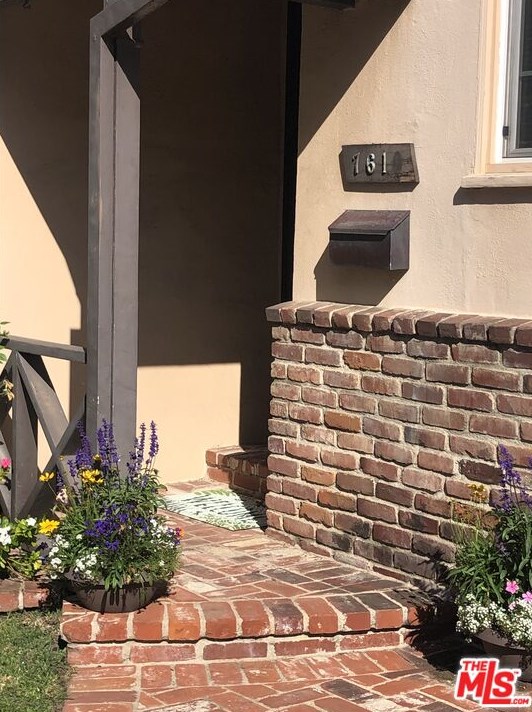 7610 El Manor Ave, Los Angeles CA  90045-1353 exterior