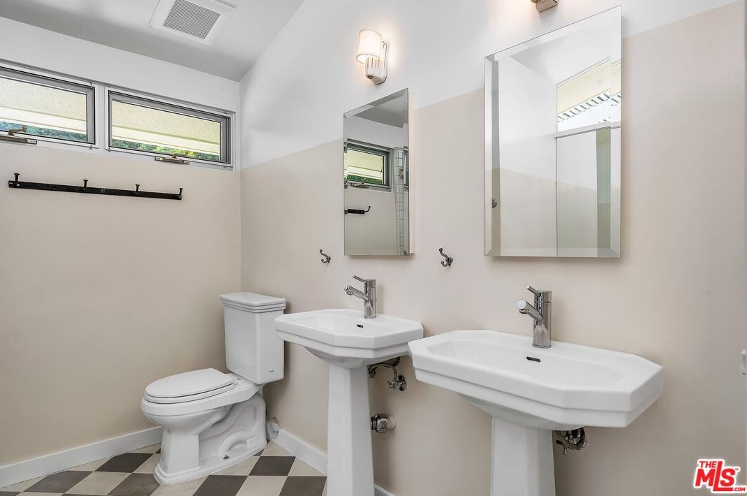 2647 Laurel Pass, Los Angeles CA  90046-1015 exterior