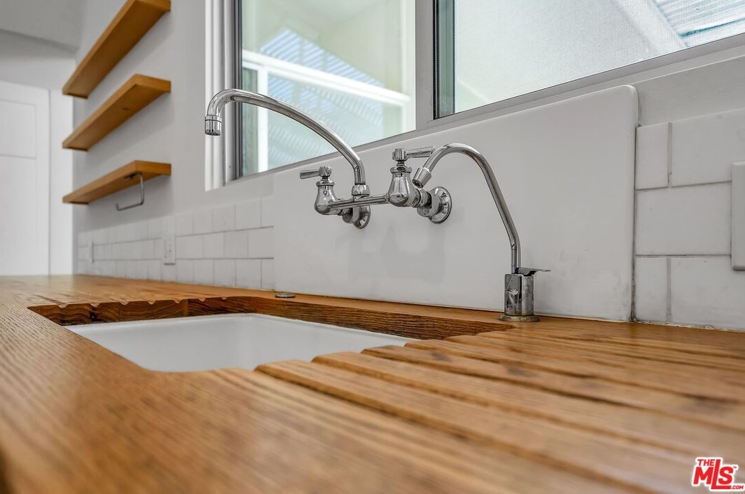 2647 Laurel Pass, Los Angeles CA  90046-1015 exterior