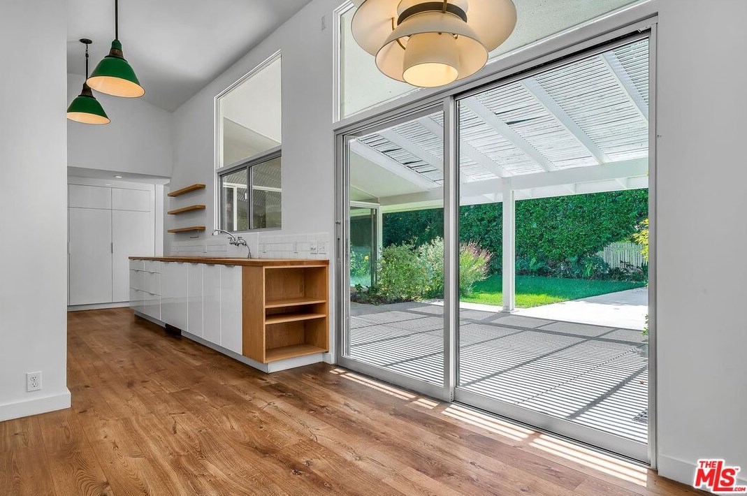 2647 Laurel Pass, Los Angeles CA  90046-1015 exterior