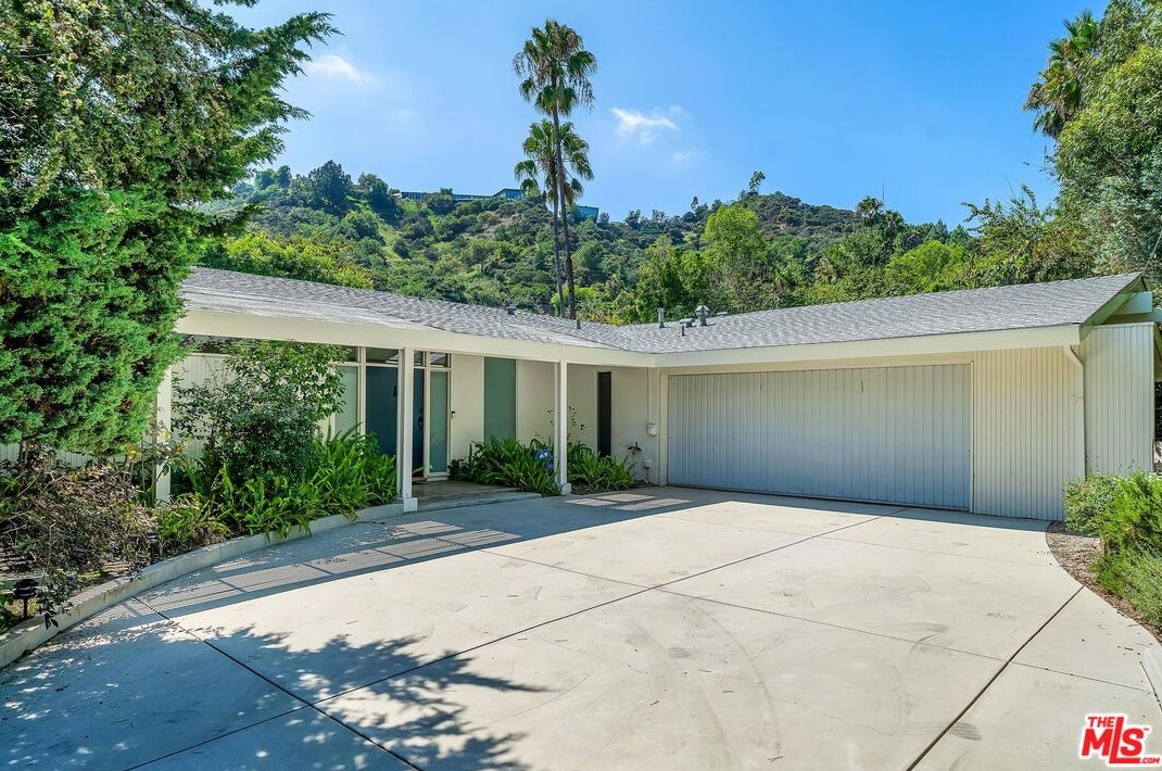 2647 Laurel Pass, Los Angeles CA  90046-1015 exterior