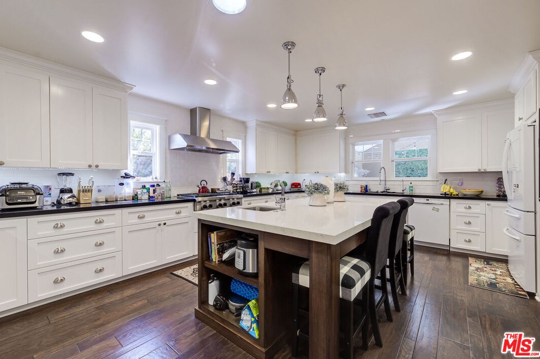 4345 Hazelbrook Ave, Long Beach, CA 90808