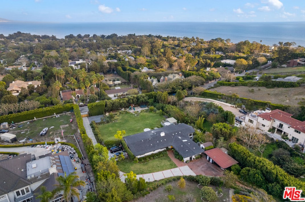 7005 Grasswood Ave, Malibu CA  90265-4246 exterior