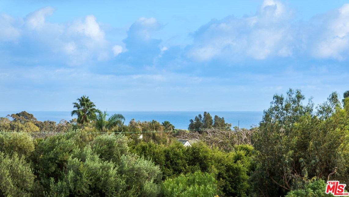 7005 Grasswood Ave, Malibu CA  90265-4246 exterior