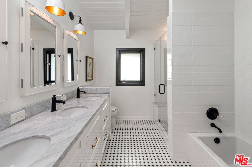 7005 Grasswood Ave, Malibu CA  90265-4246 exterior