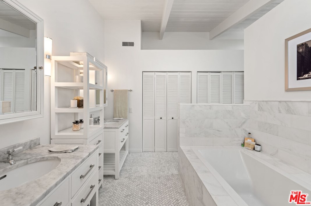 7005 Grasswood Ave, Malibu CA  90265-4246 exterior