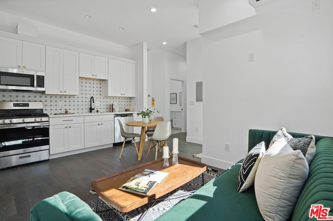 2346 Overland Ave, Los Angeles CA  90064-2210 exterior