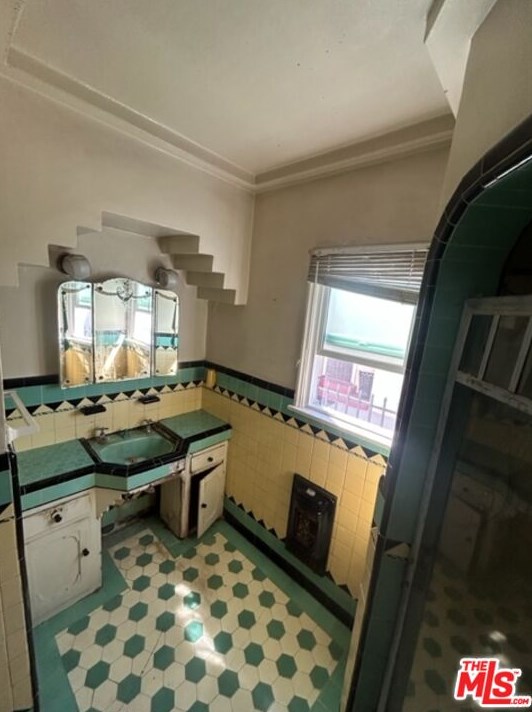 1061 82nd St, Los Angeles CA  90003-3017 exterior