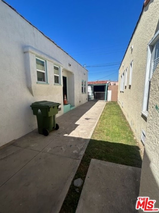 1061 82nd St, Los Angeles CA  90003-3017 exterior