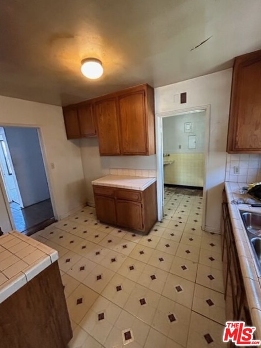 1061 82nd St, Los Angeles CA  90003-3017 exterior