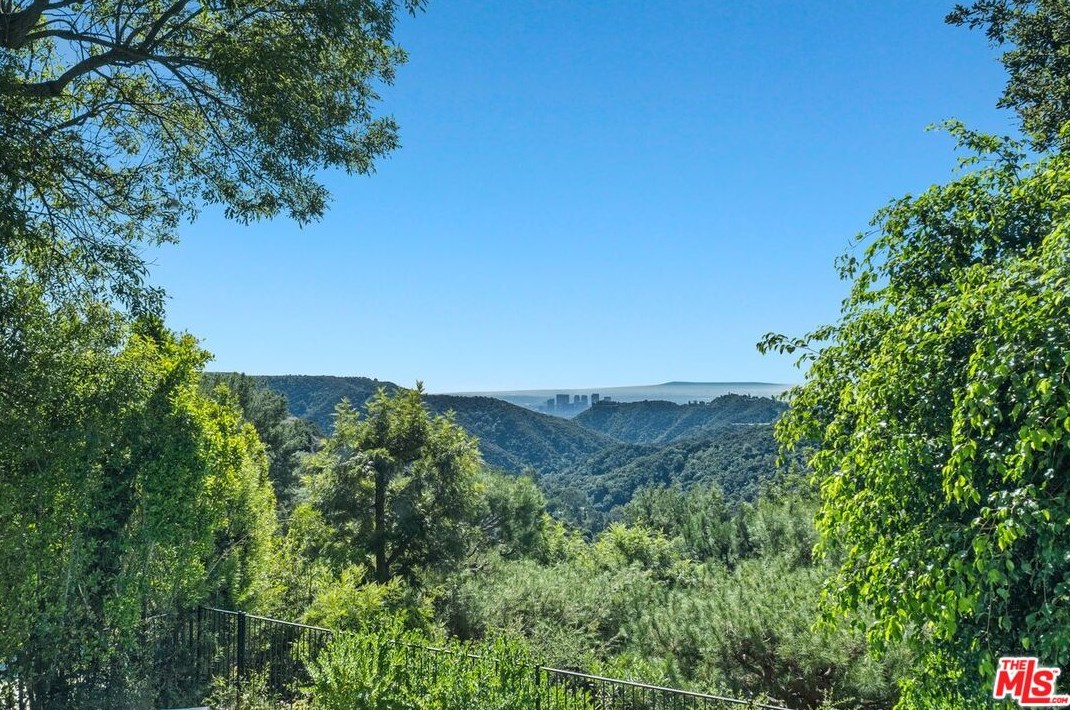 10164 Baywood Ct, Los Angeles CA  90077-2132 exterior