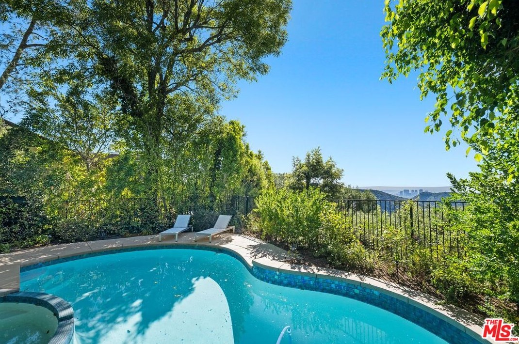 10164 Baywood Ct, Los Angeles CA  90077-2132 exterior