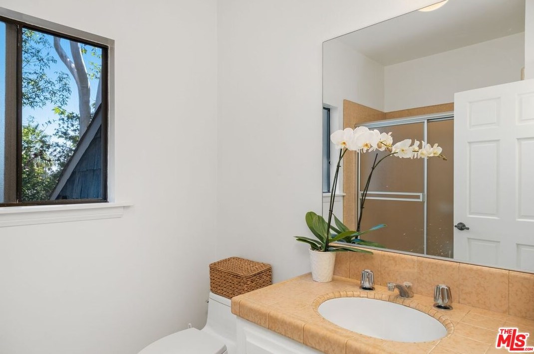 10164 Baywood Ct, Los Angeles CA  90077-2132 exterior