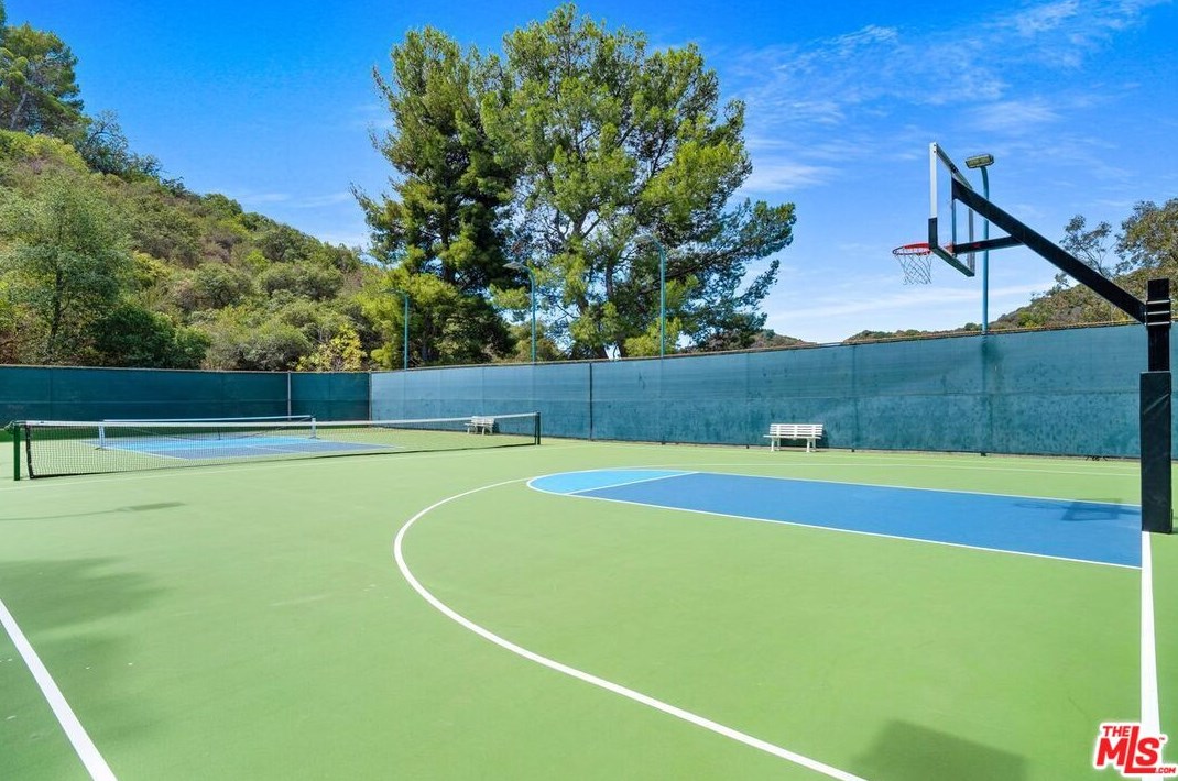 10164 Baywood Ct, Los Angeles CA  90077-2132 exterior